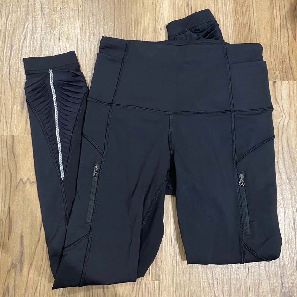 Cute 3/4 length lululemon run tights w/pockets